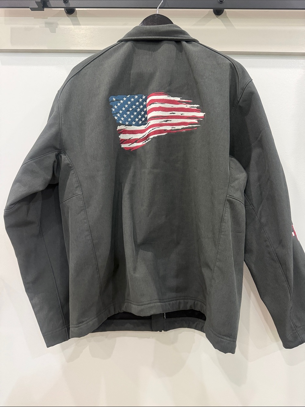 Ariat Men's Charcoal Softshell Performance Jacket with Sleeve Logo - Picture 2 of 5